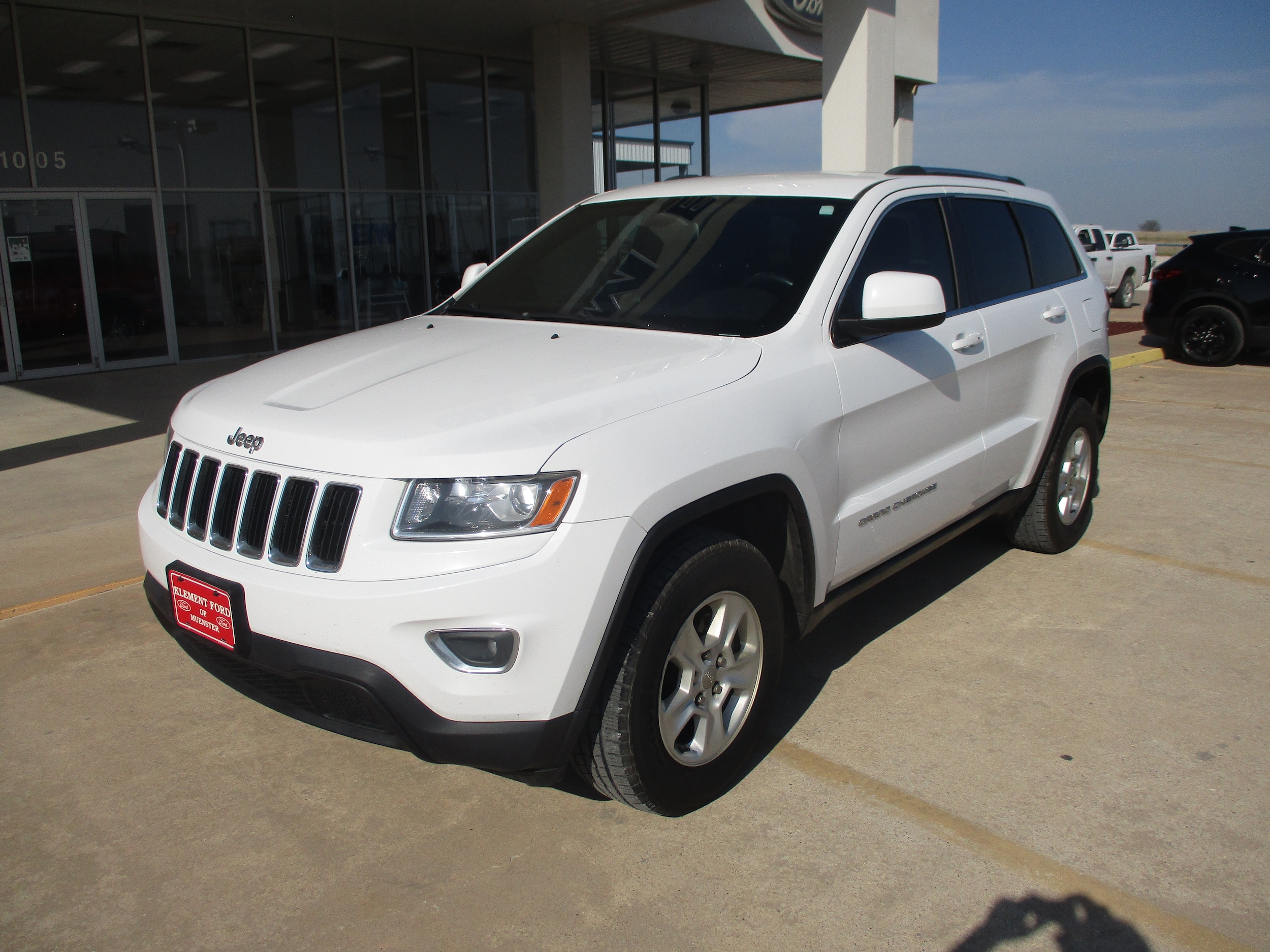 Used 2015 Jeep Grand Cherokee Laredo with VIN 1C4RJEAG6FC686324 for sale in Muenster, TX