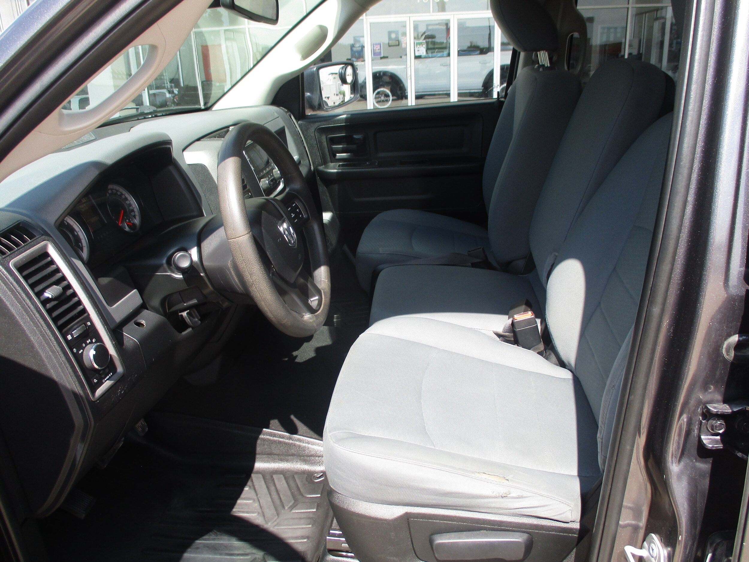 2018 Ram 1500 Tradesman photo 2