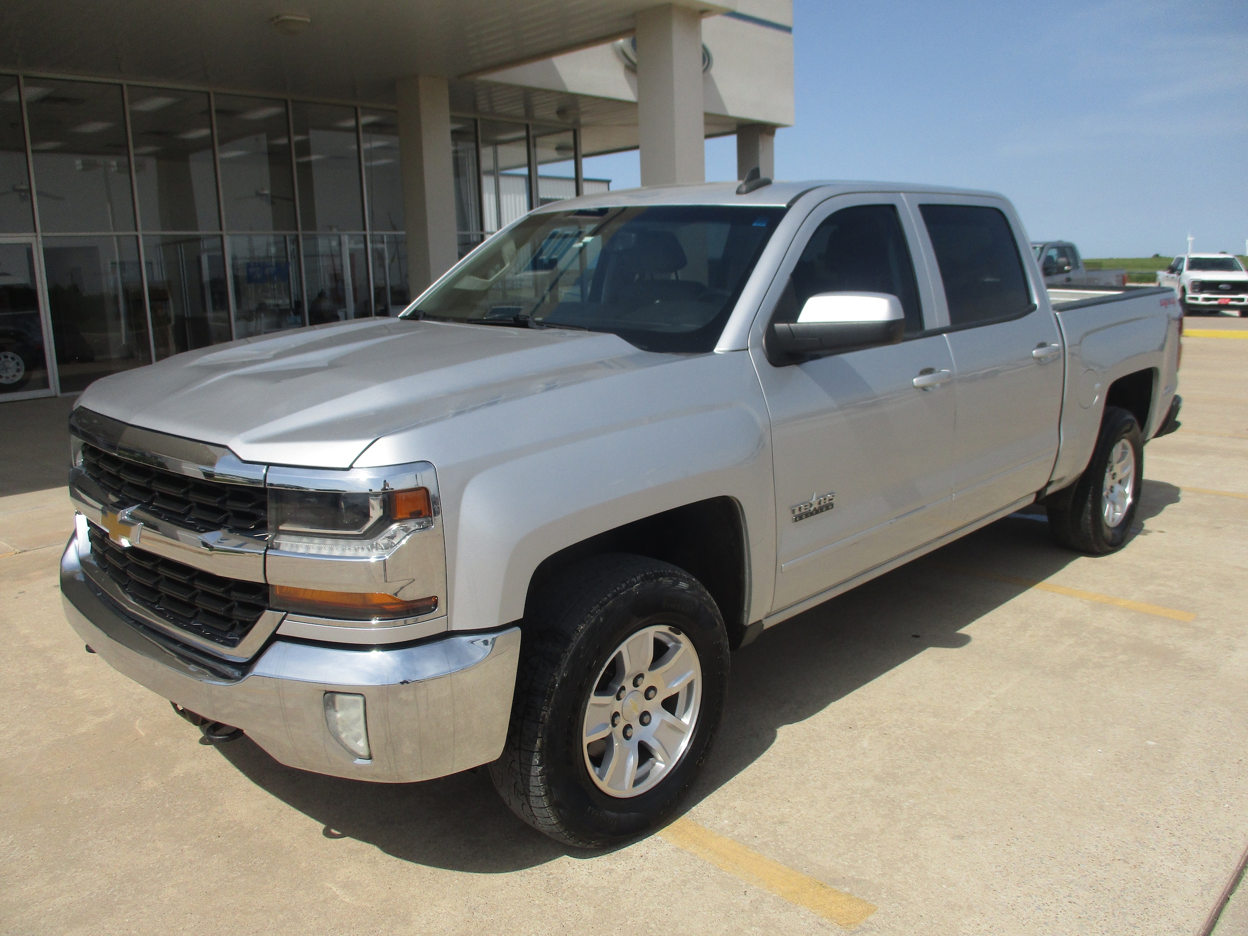 Used 2018 Chevrolet Silverado 1500 LT with VIN 3GCUKRECXJG147250 for sale in Muenster, TX