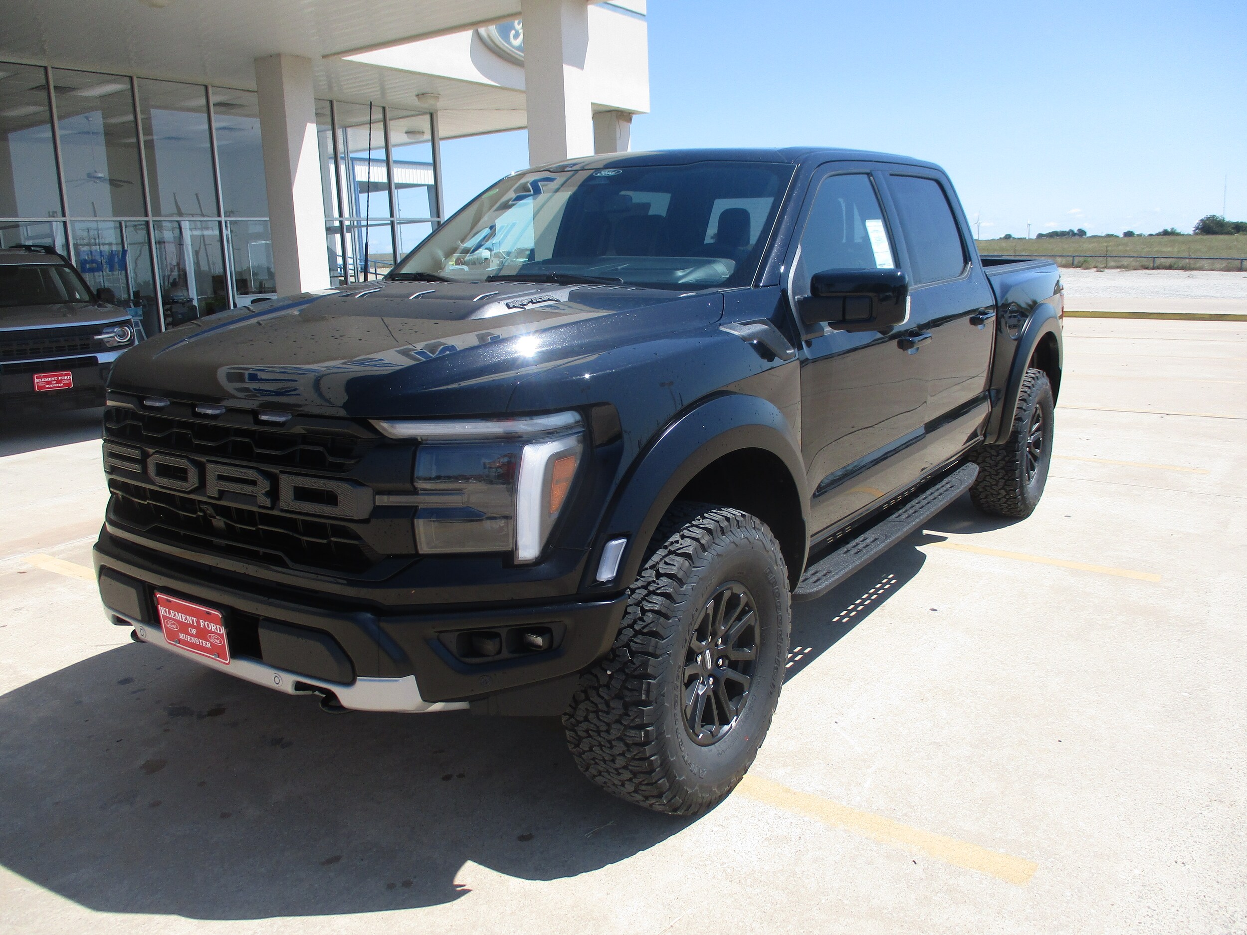2025 Ford F-150 Raptor photo 2