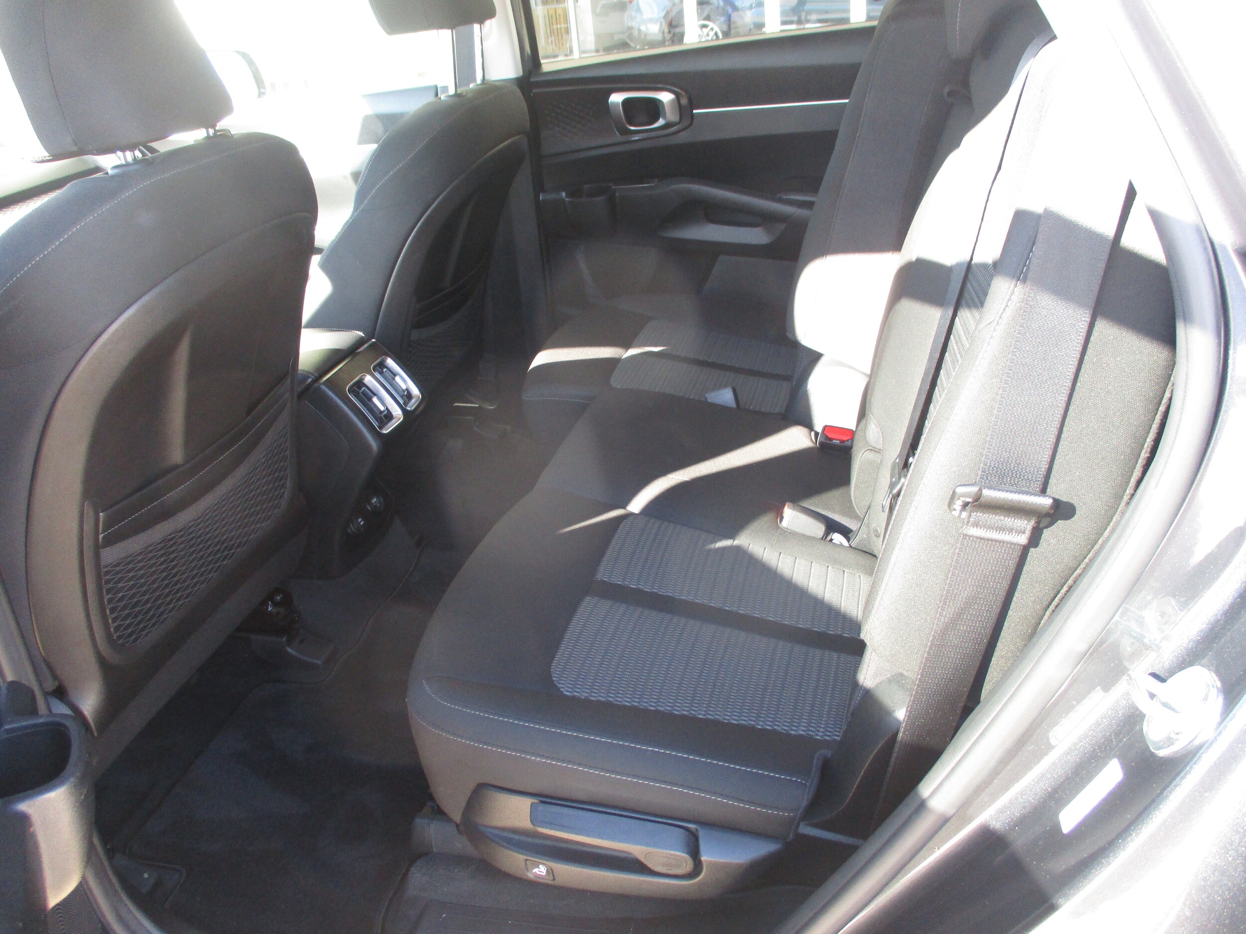 2021 Kia Sorento LX photo 4