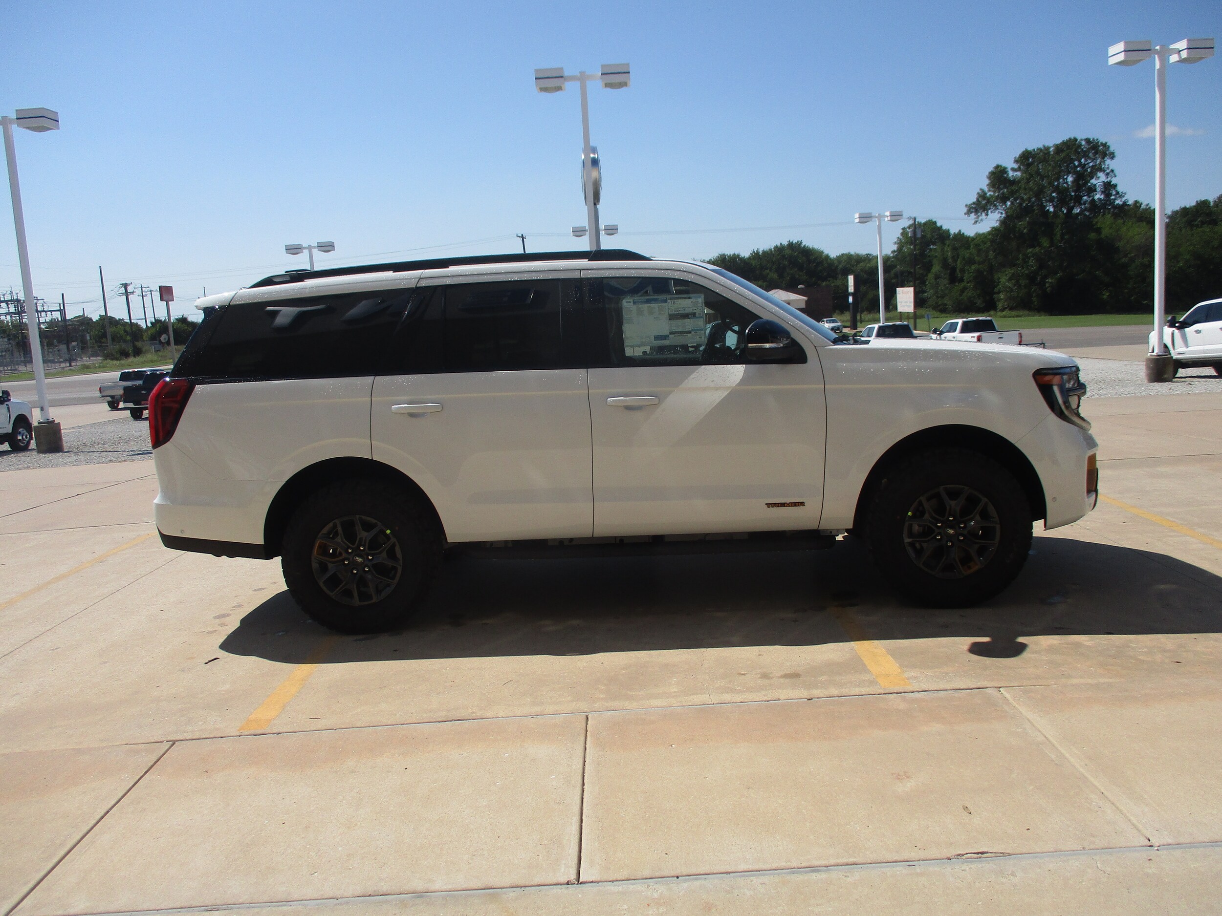 2025 Ford Expedition photo 4