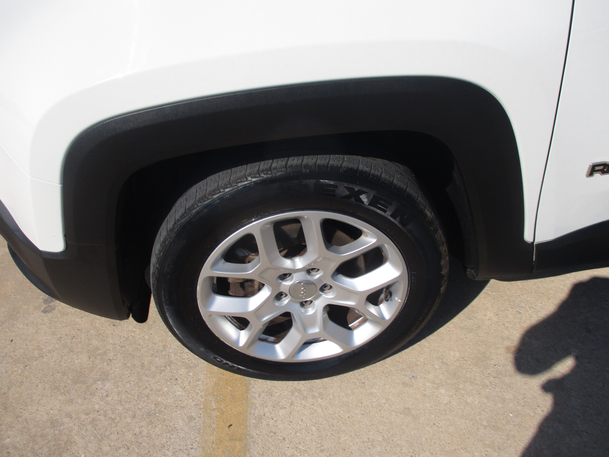 2015 Jeep Renegade Latitude photo 2