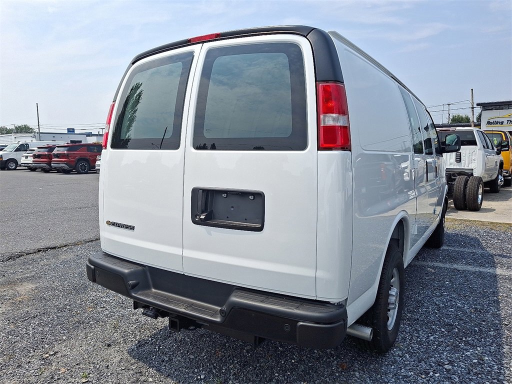 2025 Chevrolet Express Cargo 3500 Van photo 4