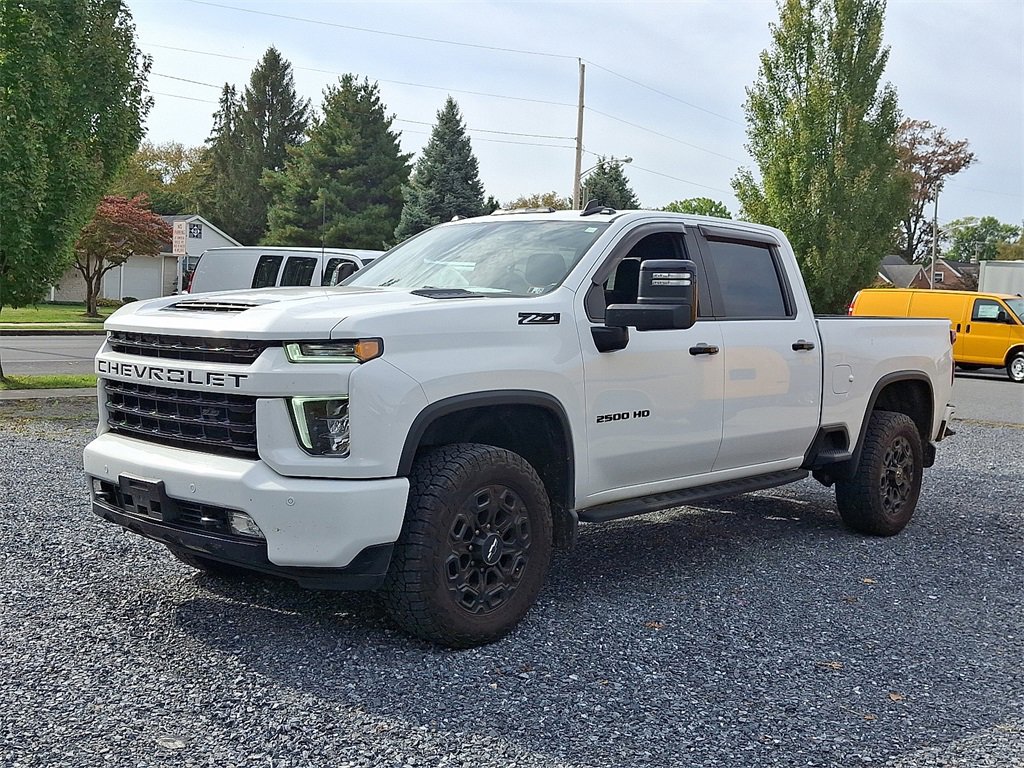 2022 Chevrolet Silverado LT photo 3