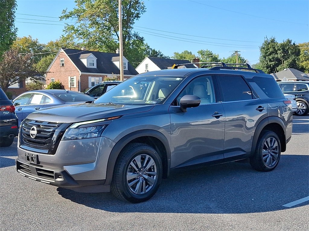 2023 Nissan Pathfinder SL photo 3