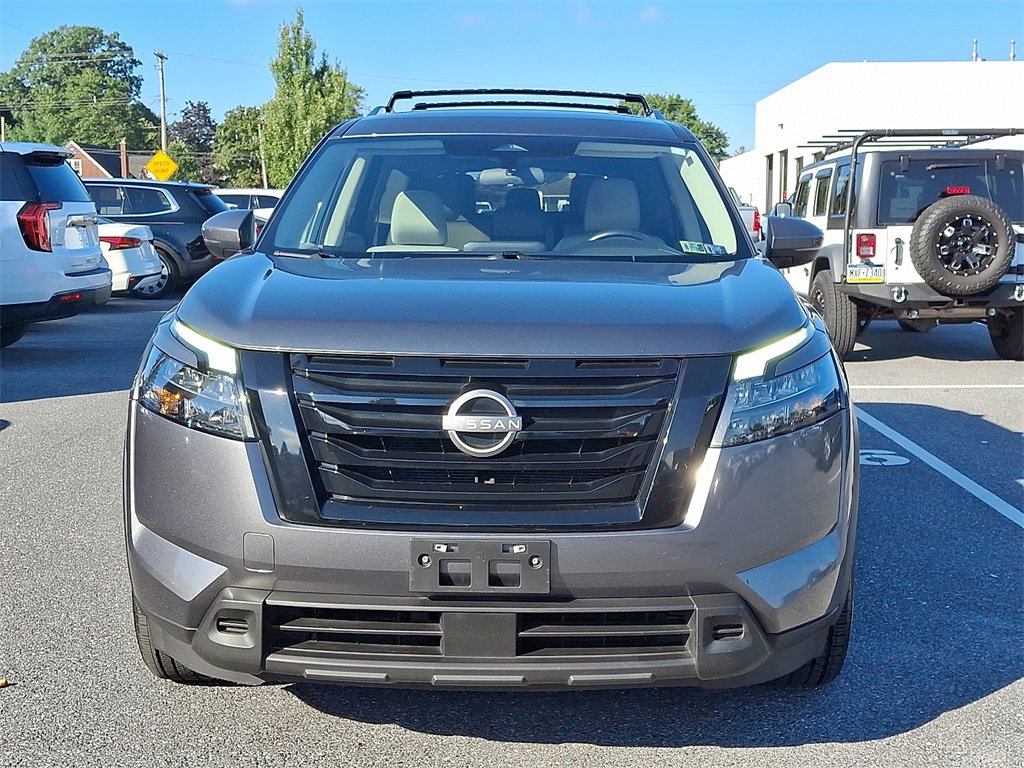 2023 Nissan Pathfinder SL photo 2