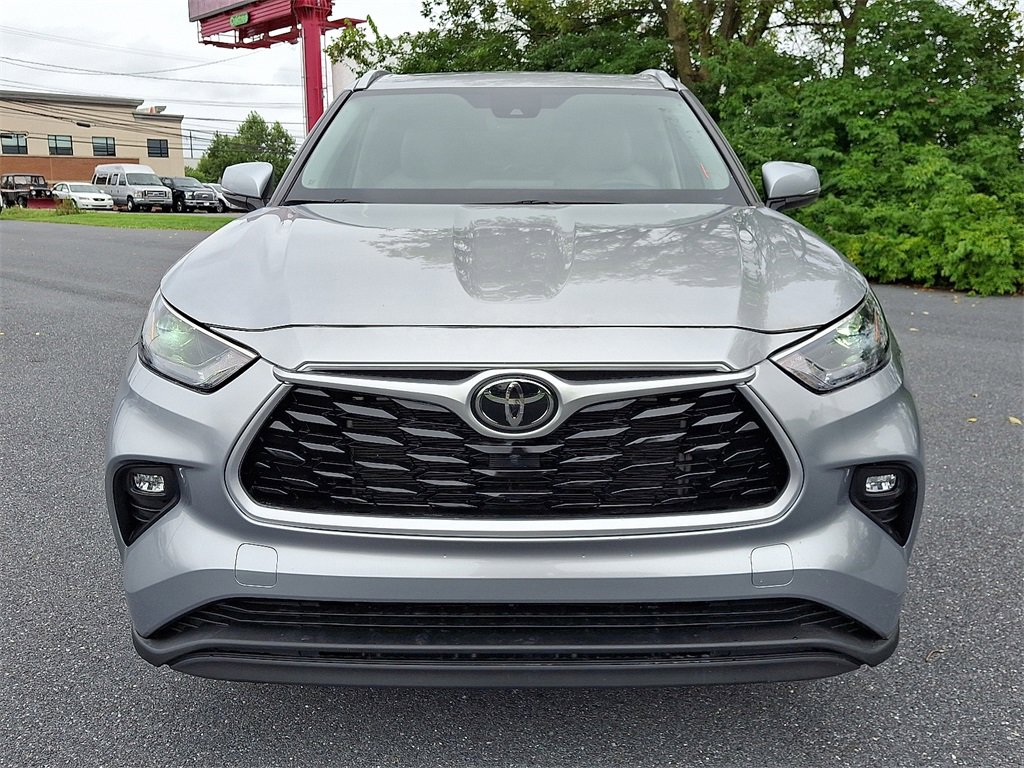 2024 Toyota Highlander LE photo 2
