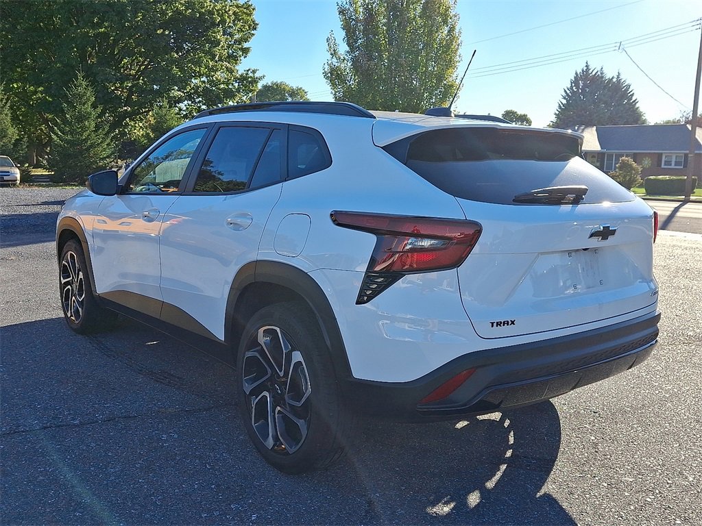 2025 Chevrolet Trax photo 3