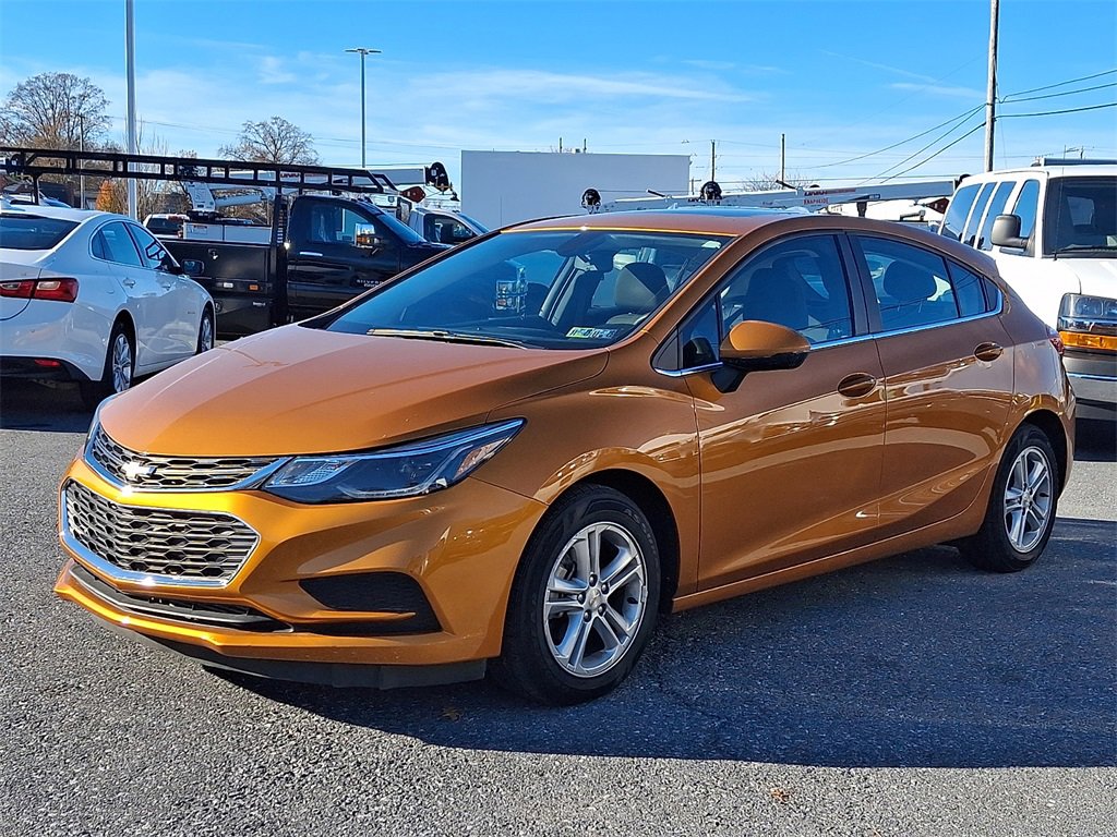 2017 Chevrolet Cruze LT photo 2