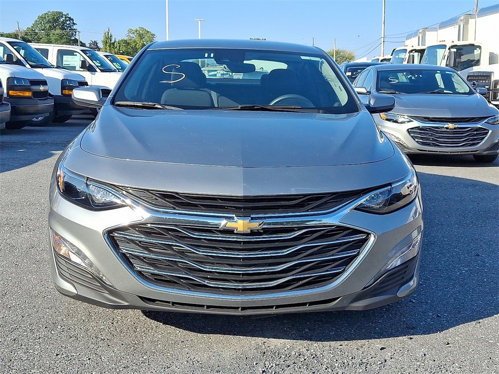 2024 Chevrolet Malibu 1LT photo 2