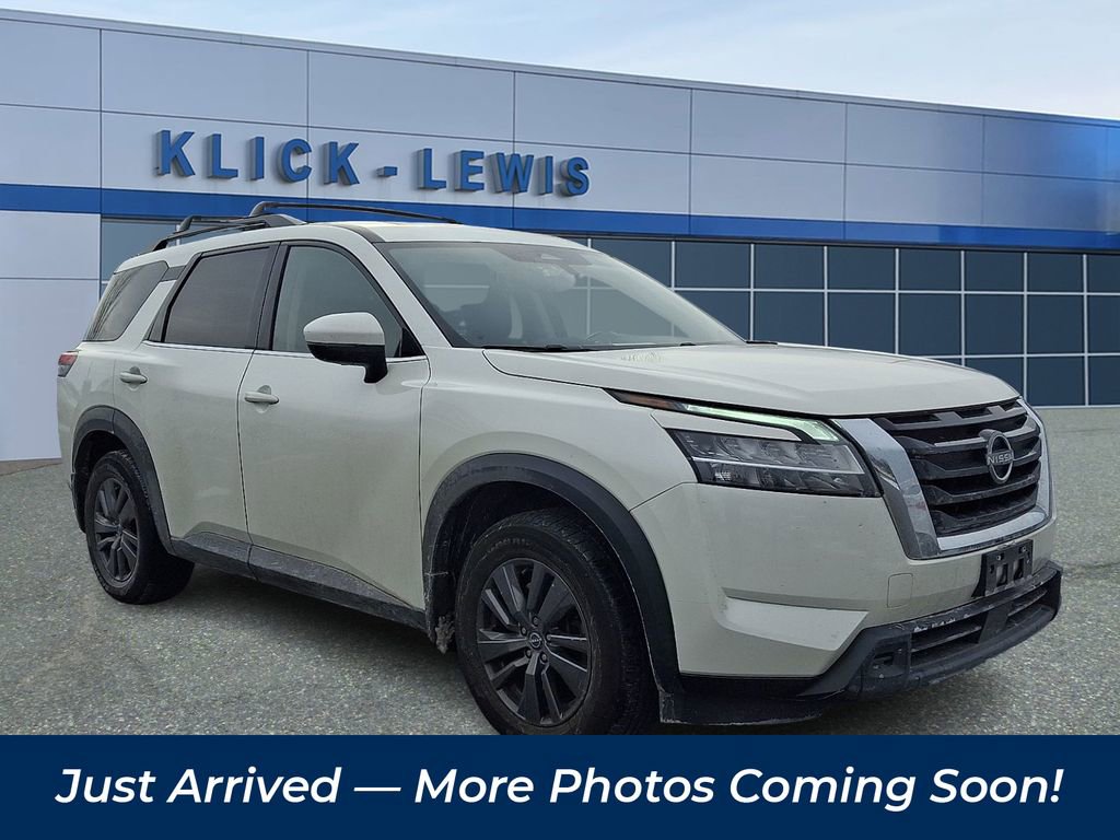 2022 Nissan Pathfinder SV's photo