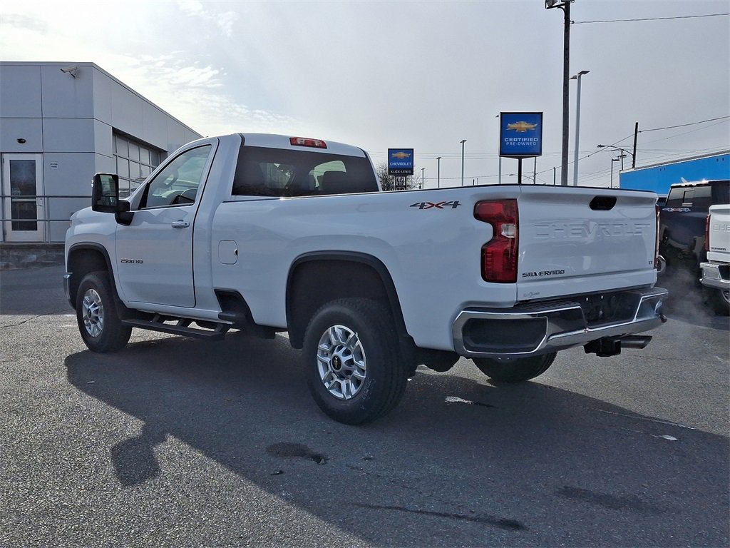 2025 Chevrolet Silverado 2500HD LT photo 3