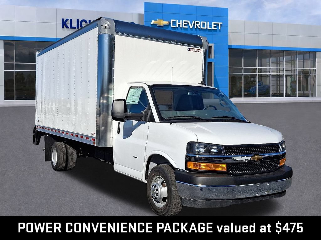 2025 Chevrolet Express Cutaway Base