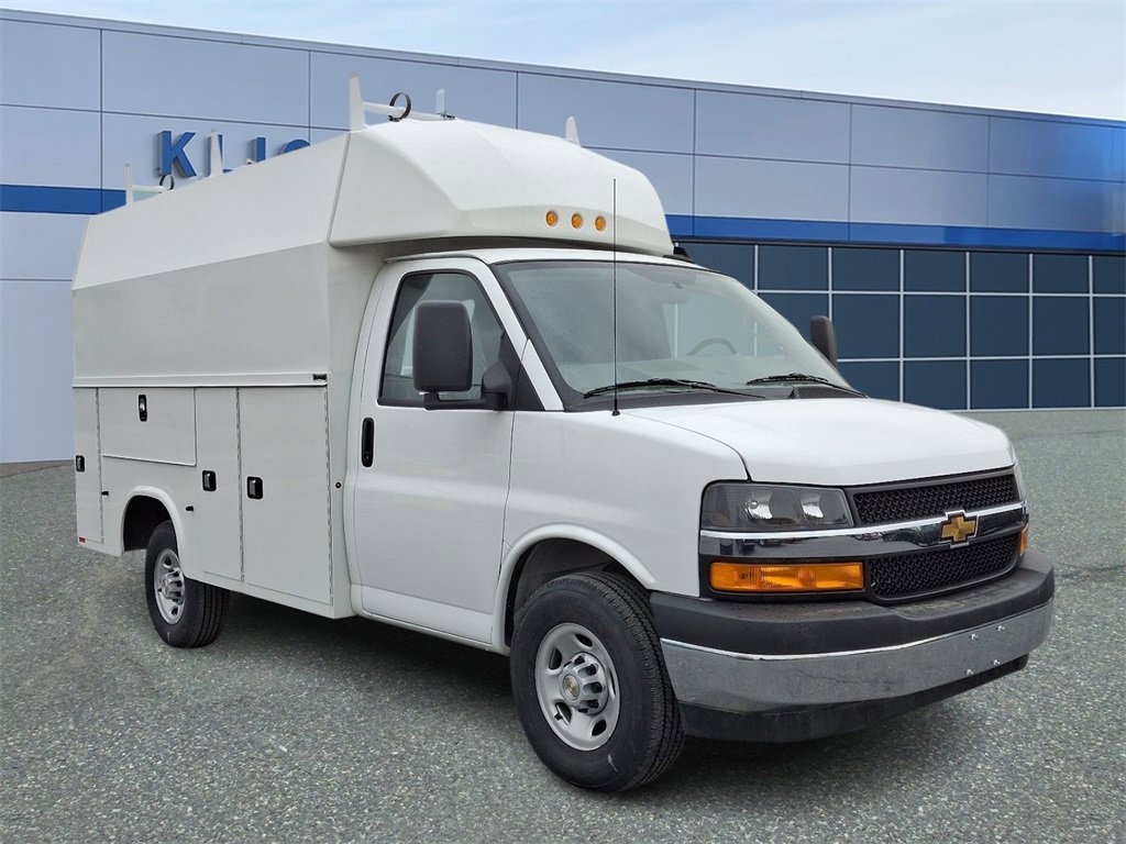 2024 Chevrolet Express Cutaway Base's photo
