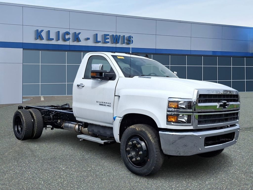 2024 Chevrolet Silverado 4500 Medium Duty Chassis Cab 1LT's photo