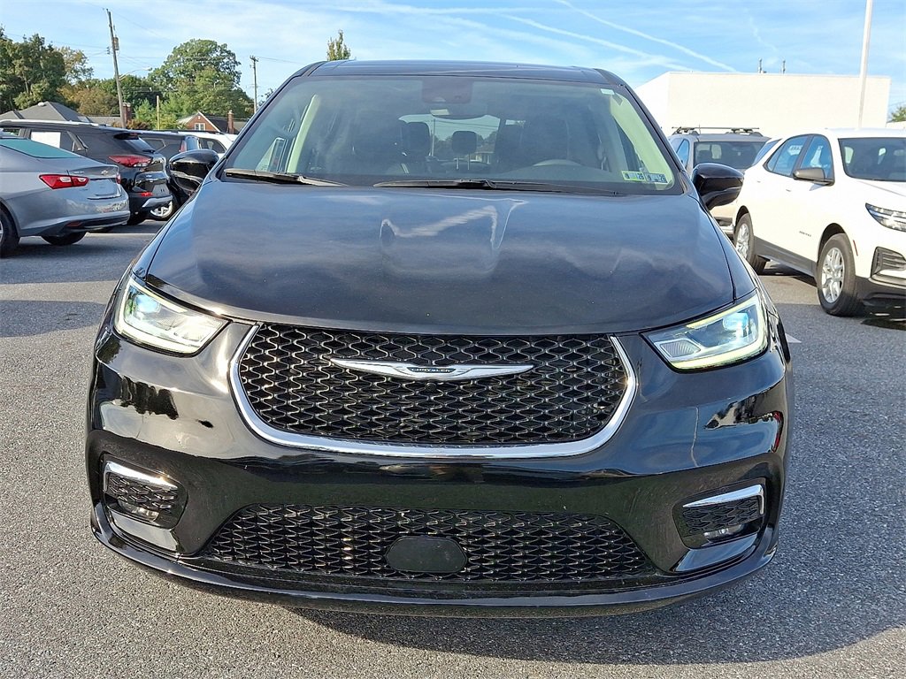 2024 Chrysler Pacifica Touring L photo 2
