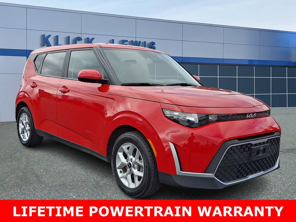 2023 Kia Soul LX's photo