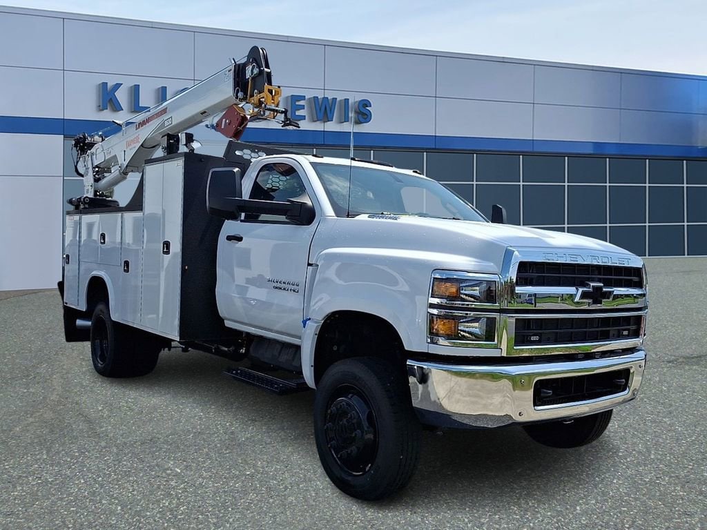 2024 Chevrolet Silverado 4500 Medium Duty Chassis Cab Work Truck's photo