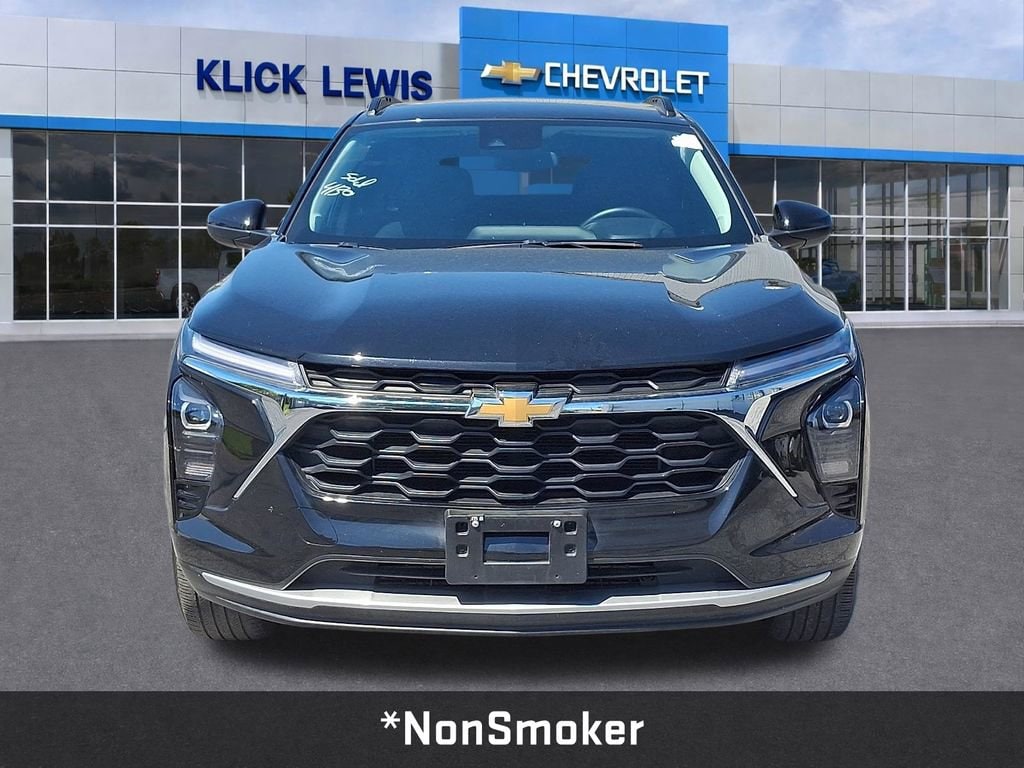 Used 2025 Chevrolet Trax LT SUV