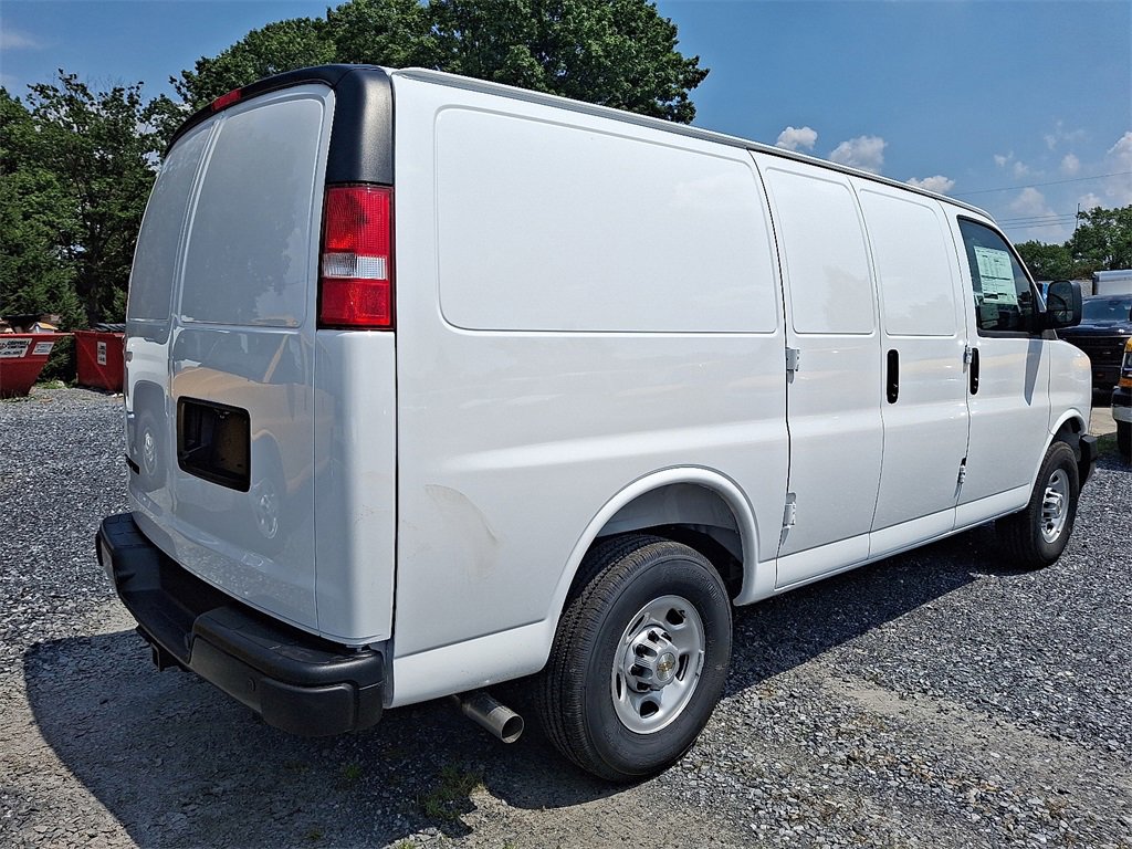 2025 Chevrolet Express Cargo 3500 Van photo 4
