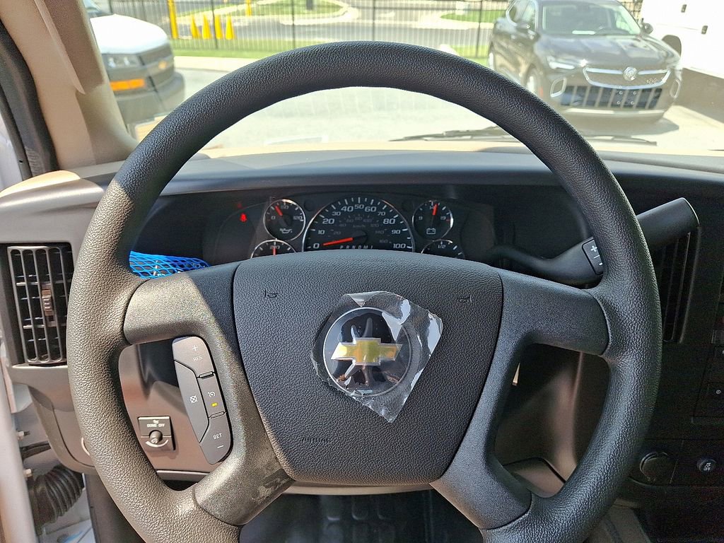 2025 Chevrolet Express Cargo Work Van - Photo 11