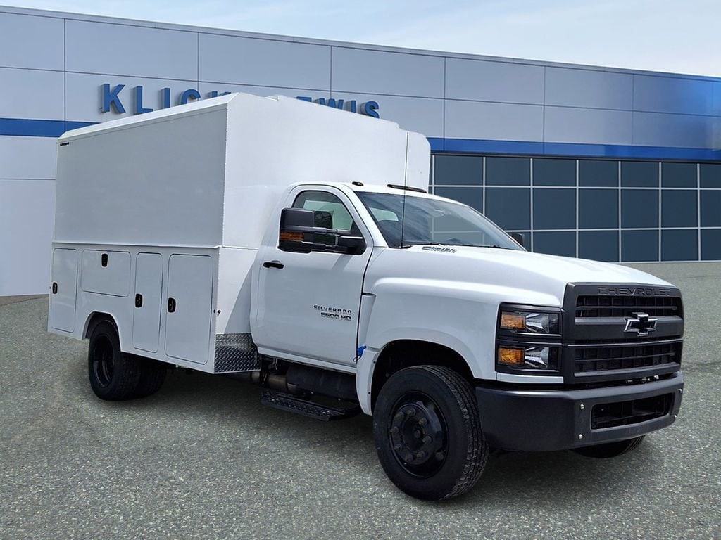 2024 Chevrolet Silverado 4500 Medium Duty Chassis Cab Work Truck's photo