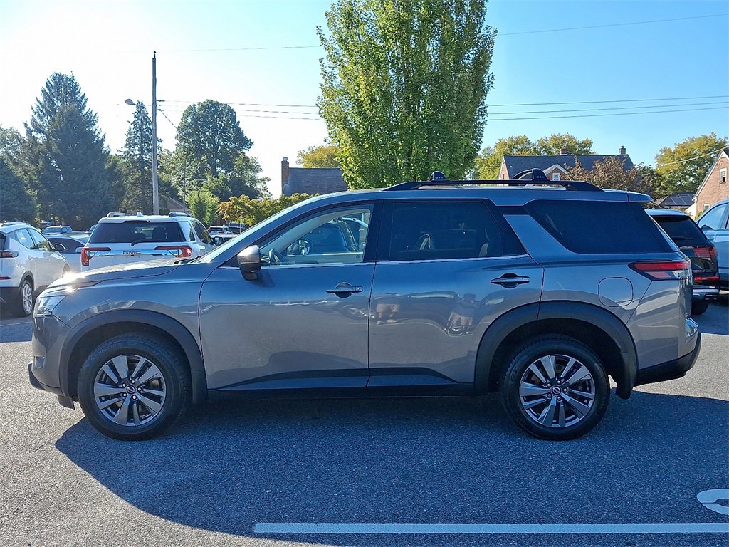 2023 Nissan Pathfinder SL photo 4