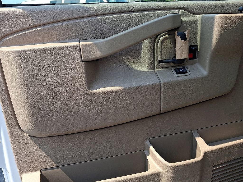 2025 Chevrolet Express Cargo Work Van - Photo 7