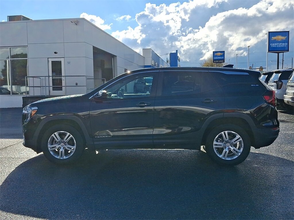 Used 2024 GMC Terrain SLE SUV