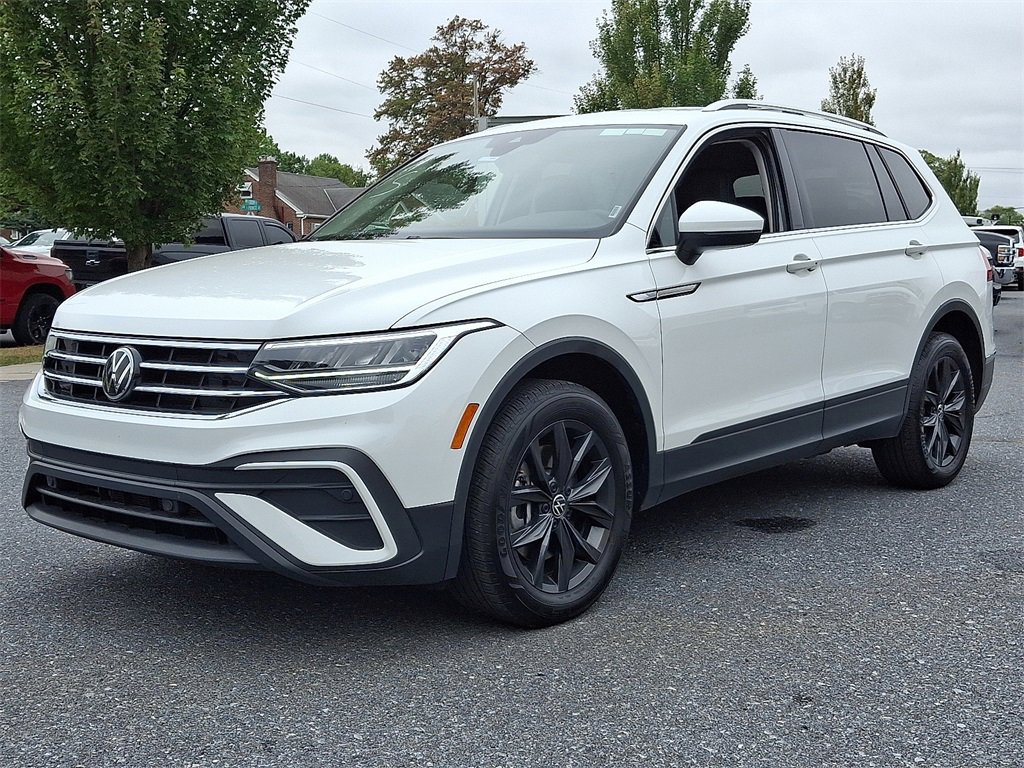 2024 Volkswagen Tiguan SE Wolfsburg Edition photo 3
