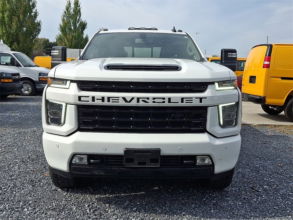 2022 Chevrolet Silverado LT photo 2