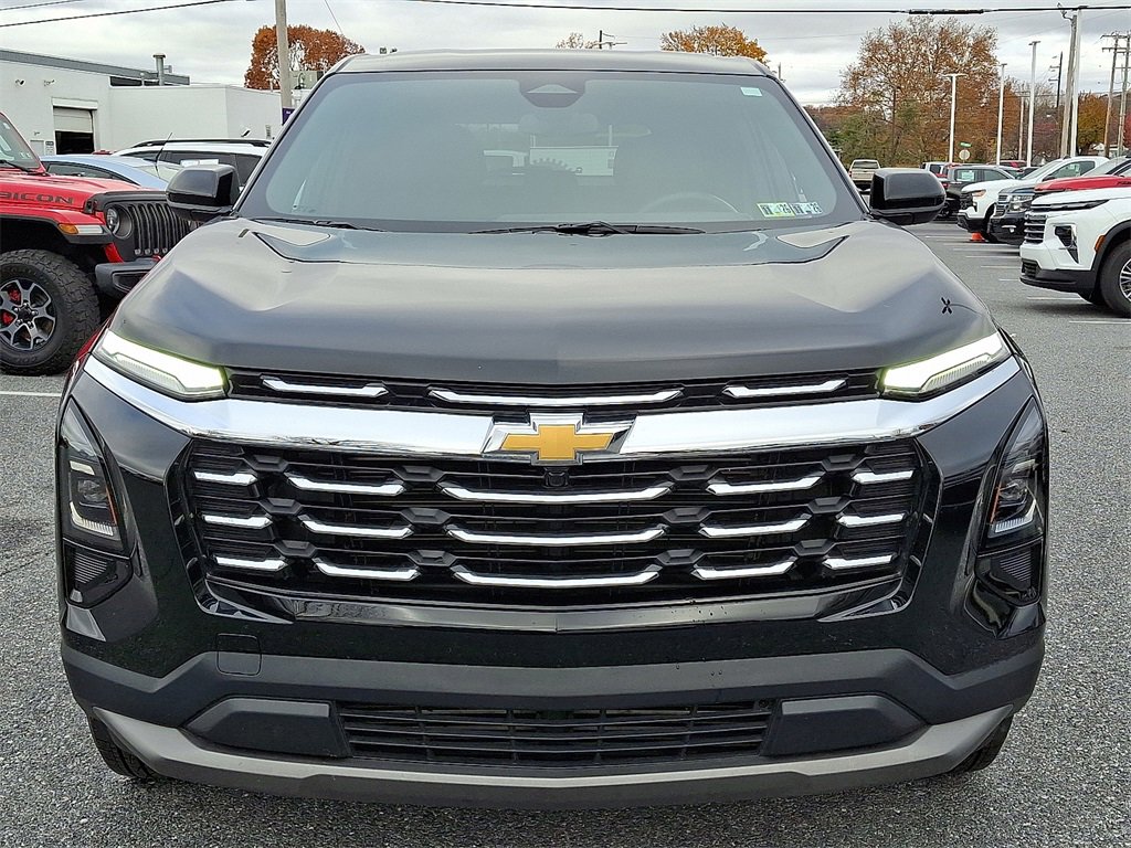 2025 Chevrolet Equinox LT photo 2