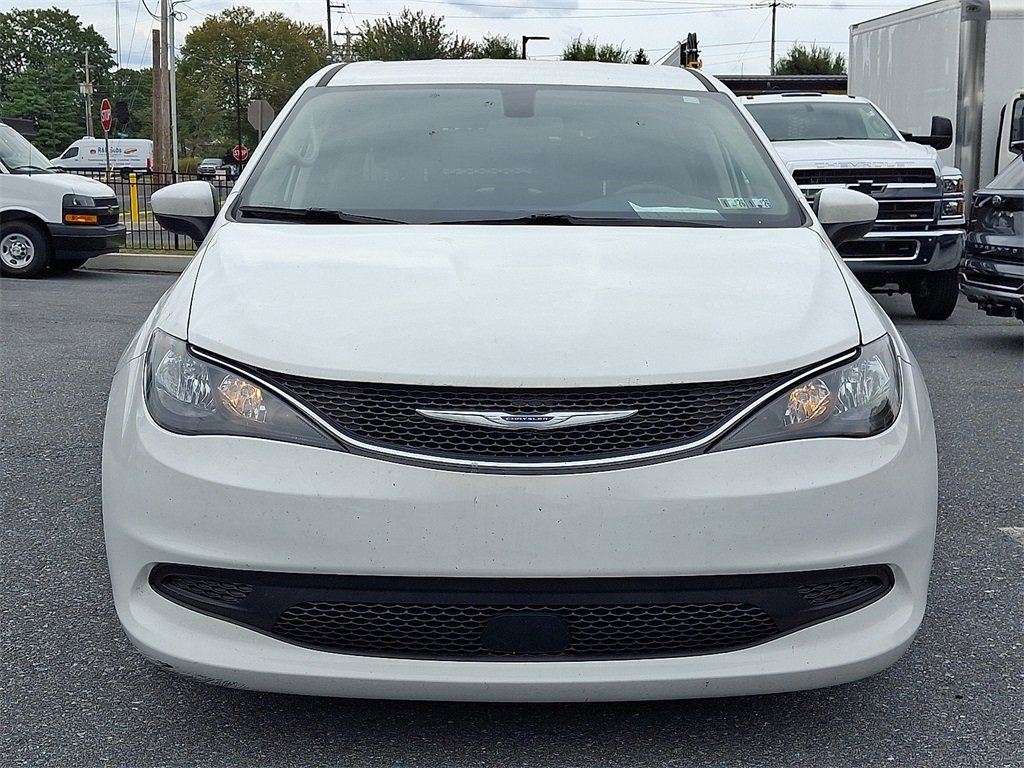 2022 Chrysler Voyager LX photo 2