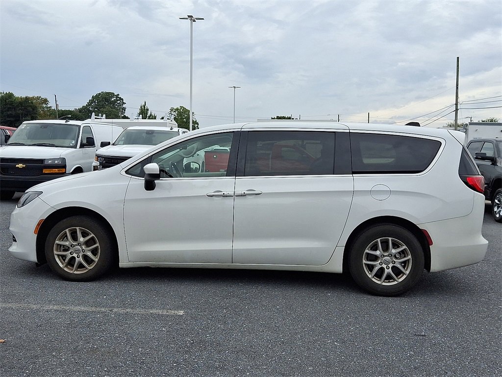 2022 Chrysler Voyager LX photo 4