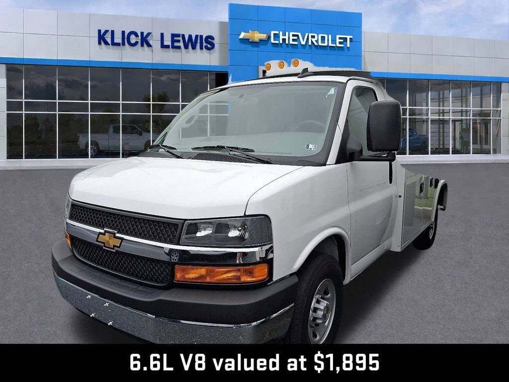 2025 Chevrolet Express Cutaway Base