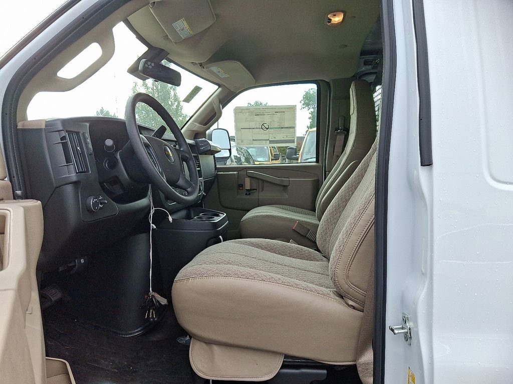 2025 Chevrolet Express Cargo Work Van - Photo 9