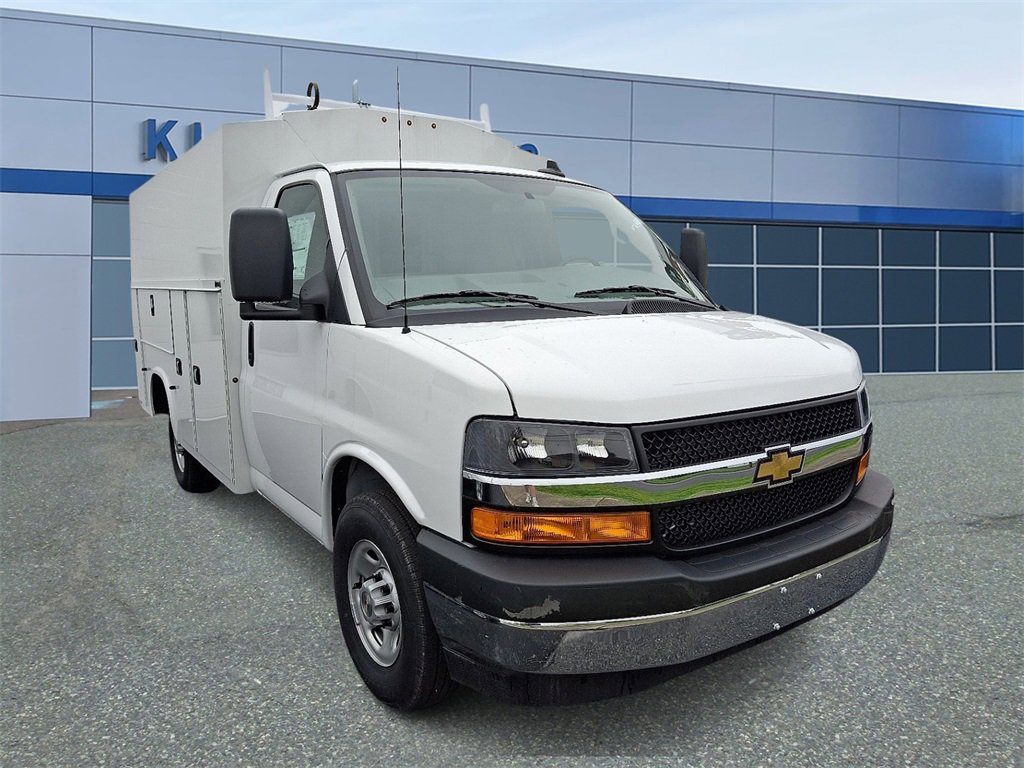 2024 Chevrolet Express Cutaway Base's photo