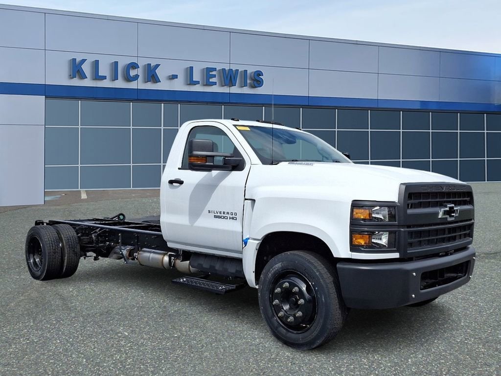2024 Chevrolet Silverado 4500 Medium Duty Chassis Cab Work Truck's photo
