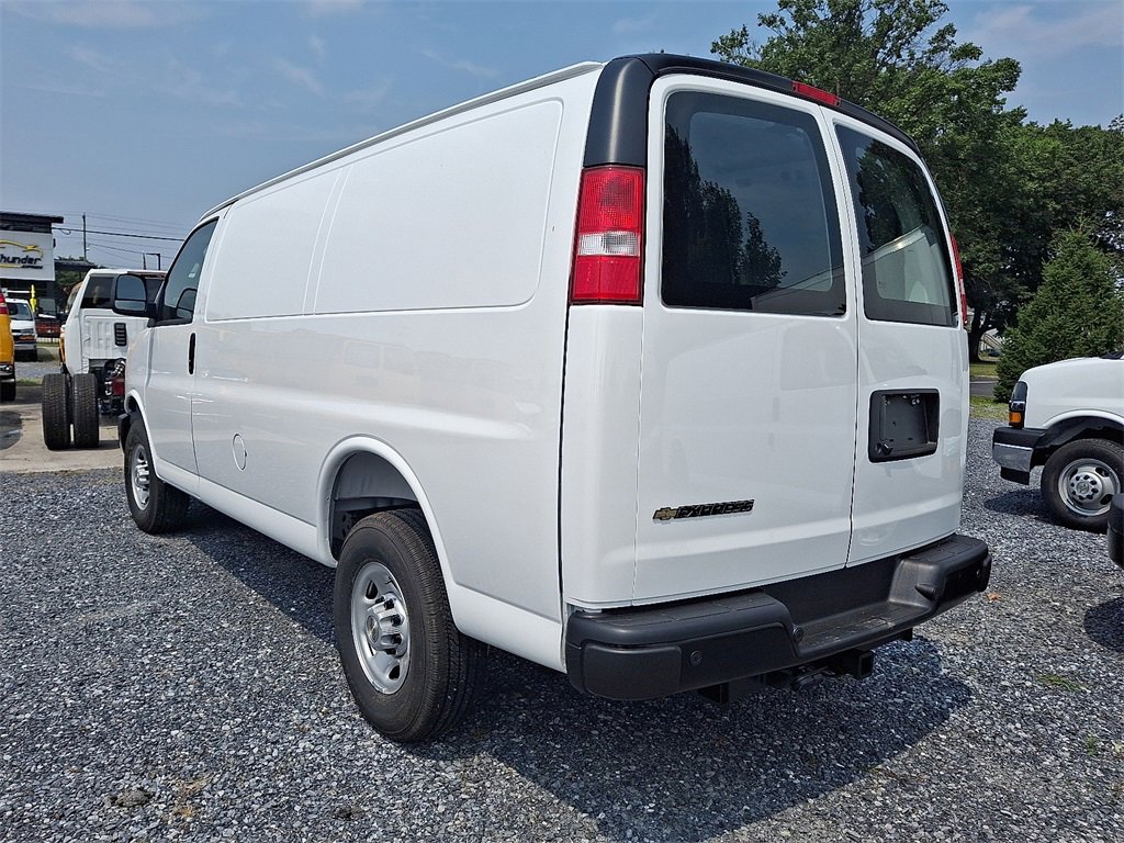2025 Chevrolet Express Cargo 3500 Van photo 3