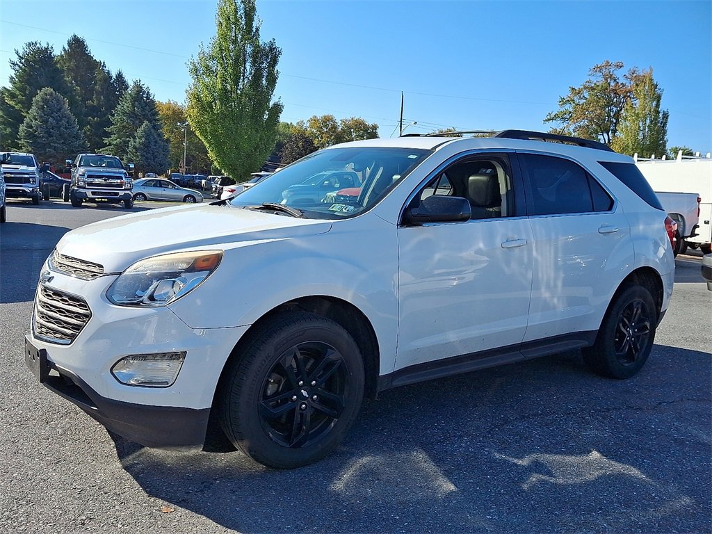 2017 Chevrolet Equinox LT photo 2
