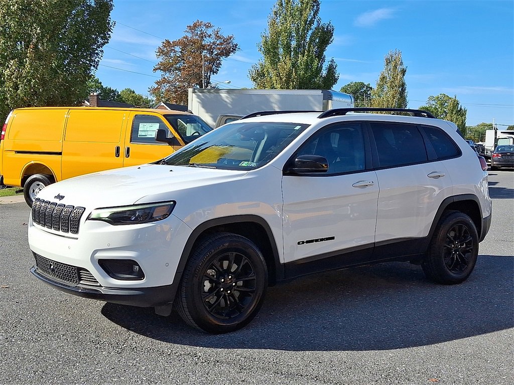 2023 Jeep Cherokee Altitude Lux photo 2