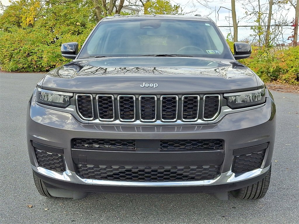 2023 Jeep Grand Cherokee Laredo photo 2