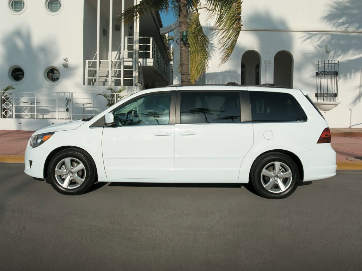 2009 Volkswagen Routan SEL's photo