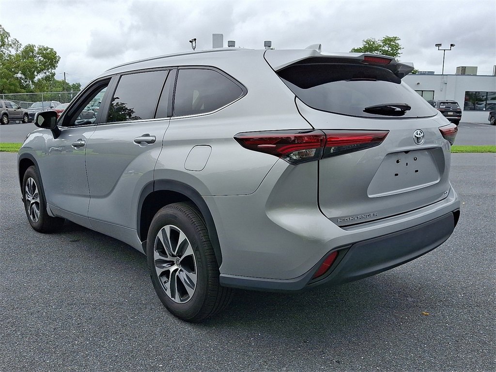 2024 Toyota Highlander LE photo 4