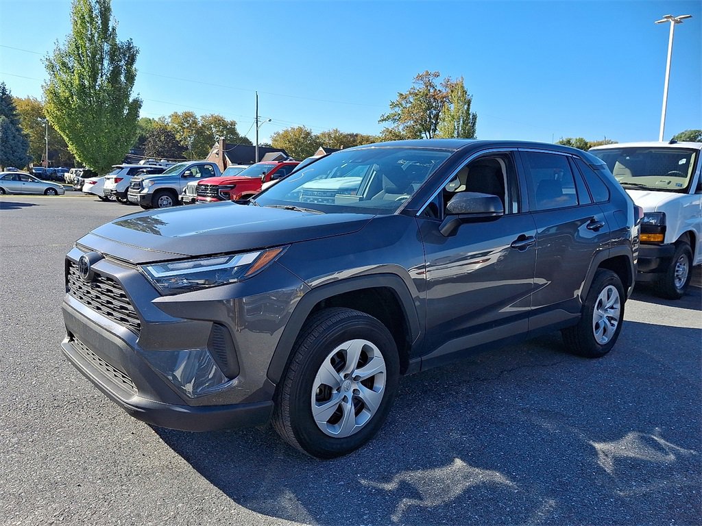 2024 Toyota RAV4 LE photo 3