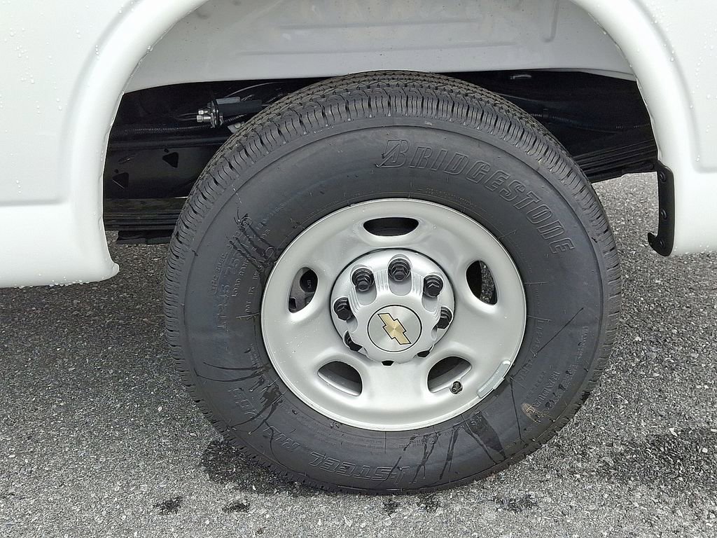 2025 Chevrolet Express Cargo Work Van - Photo 5