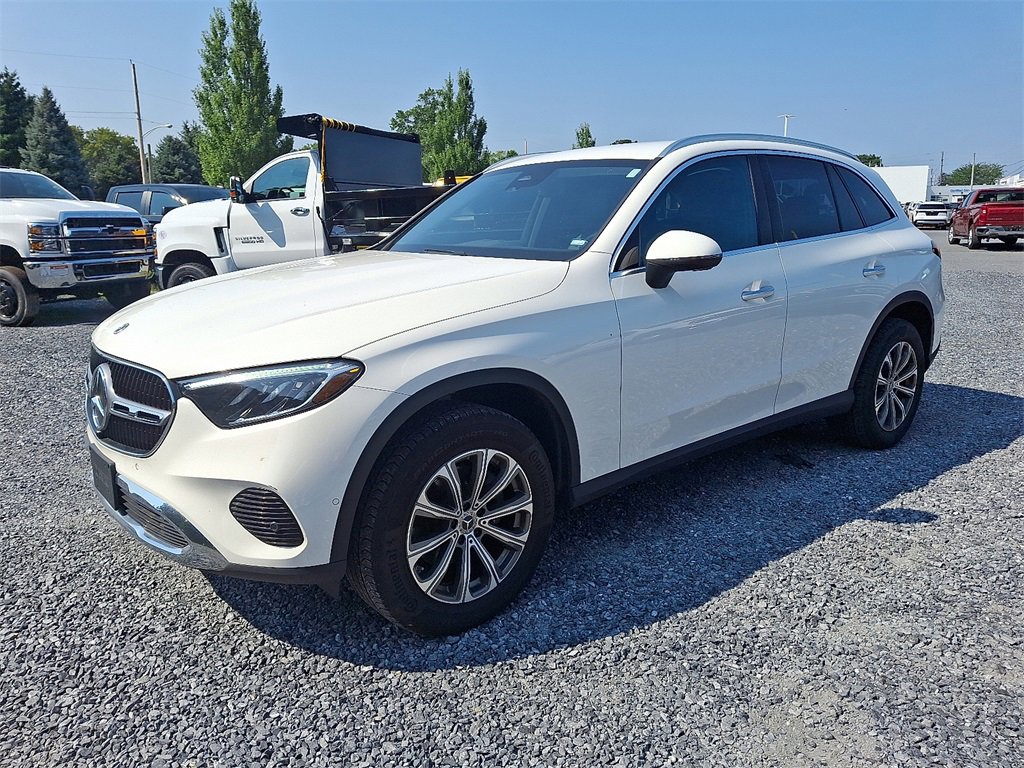 2024 Mercedes Benz GLC 300 photo 2