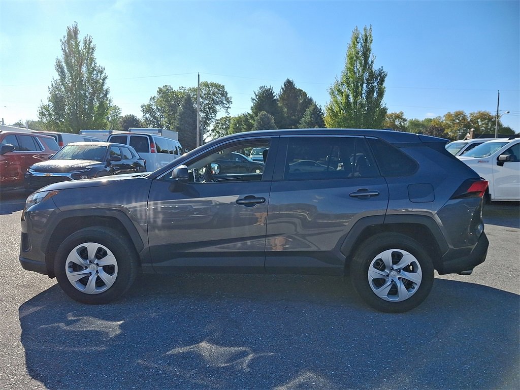 2024 Toyota RAV4 LE photo 4