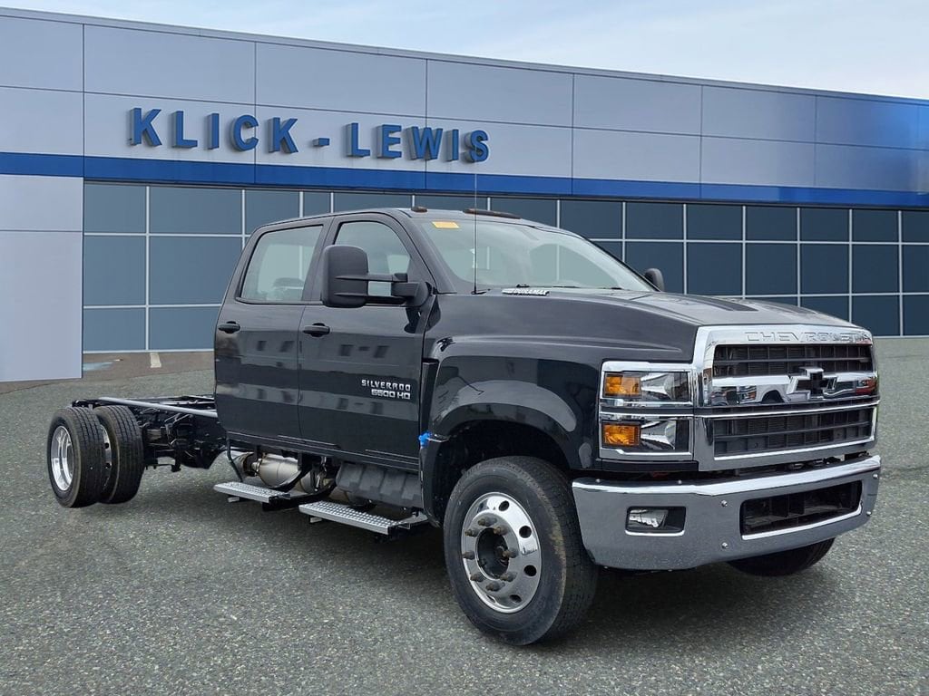 2024 Chevrolet Silverado 4500 Medium Duty Chassis Cab Work Truck's photo